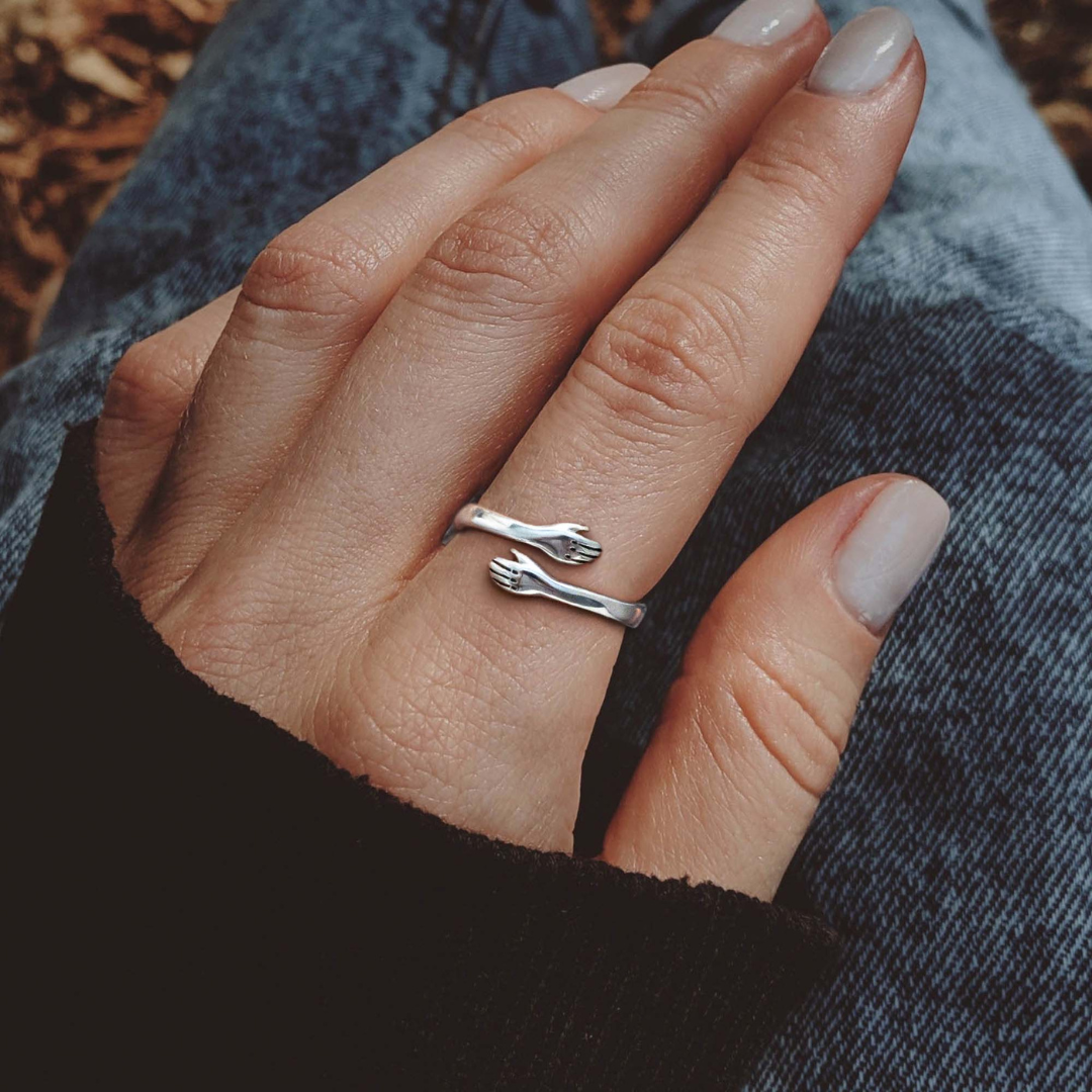 Melani - Embrace Ring